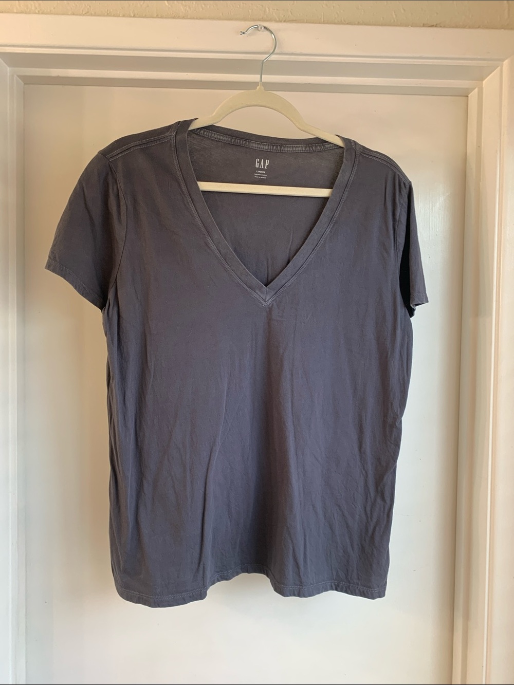 GAP Women's Vintage Wash V-Neck Charcoal Gray T-Shirt Large Petite
